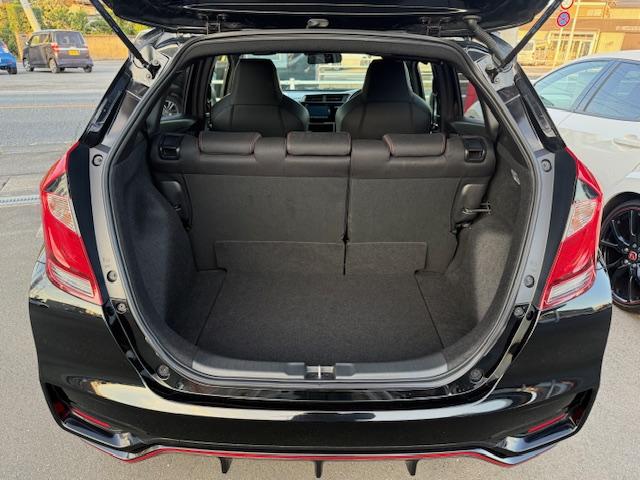 フィット ＲＳ　ホンダセンシング　６ＭＴ　純正ナビ　バックカメラ　ＥＴＣ　ＨｏｎｄａＳＥＮＳＩＮＧ　クルーズコントロール　衝突軽減ブレーキ　ＣＤ・ＤＶＤ再生　Ｂｌｕｅｔｏｏｔｈ　ＡＭ／ＦＭ　ＬＥＤヘッドライト　純正アルミホイール（60枚目）