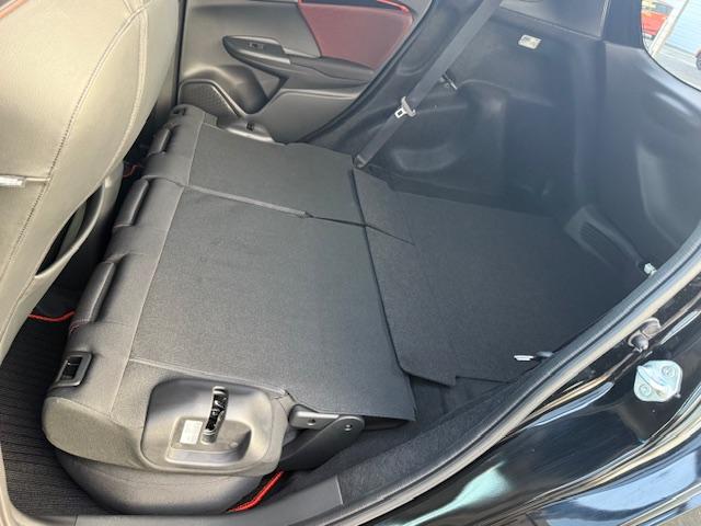 フィット ＲＳ　ホンダセンシング　６ＭＴ　純正ナビ　バックカメラ　ＥＴＣ　ＨｏｎｄａＳＥＮＳＩＮＧ　クルーズコントロール　衝突軽減ブレーキ　ＣＤ・ＤＶＤ再生　Ｂｌｕｅｔｏｏｔｈ　ＡＭ／ＦＭ　ＬＥＤヘッドライト　純正アルミホイール（63枚目）