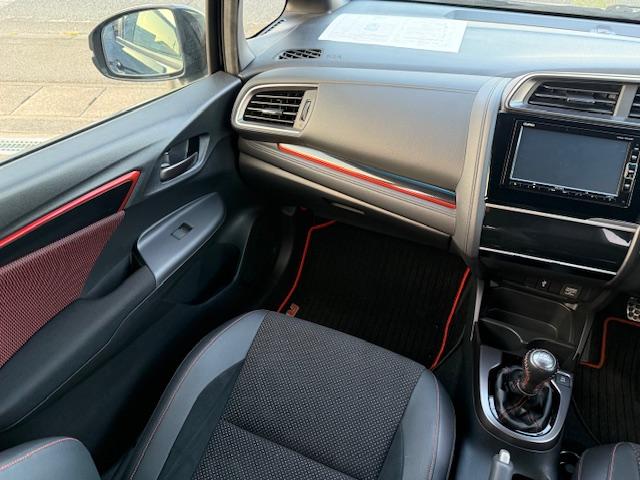 フィット ＲＳ　ホンダセンシング　６ＭＴ　純正ナビ　バックカメラ　ＥＴＣ　ＨｏｎｄａＳＥＮＳＩＮＧ　クルーズコントロール　衝突軽減ブレーキ　ＣＤ・ＤＶＤ再生　Ｂｌｕｅｔｏｏｔｈ　ＡＭ／ＦＭ　ＬＥＤヘッドライト　純正アルミホイール（66枚目）