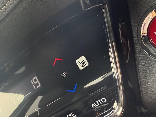 ヴェゼル ハイブリッドＲＳ・ホンダセンシング　雹害現状車　純正ナビ　バックカメラ　ＥＴＣ　シートヒーター　ＨｏｎｄａＳＥＮＳＩＮＧ　ＬＥＤヘッドライト　ＣＤ・ＤＶＤ再生　Ｂｌｕｅｔｏｏｔｈ　ＡＭ／ＦＭ　純正アルミホイール　パドルシフト（11枚目）