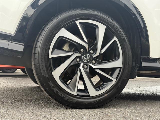 ヴェゼル ハイブリッドＲＳ・ホンダセンシング　雹害現状車　純正ナビ　バックカメラ　ＥＴＣ　シートヒーター　ＨｏｎｄａＳＥＮＳＩＮＧ　ＬＥＤヘッドライト　ＣＤ・ＤＶＤ再生　Ｂｌｕｅｔｏｏｔｈ　ＡＭ／ＦＭ　純正アルミホイール　パドルシフト（45枚目）