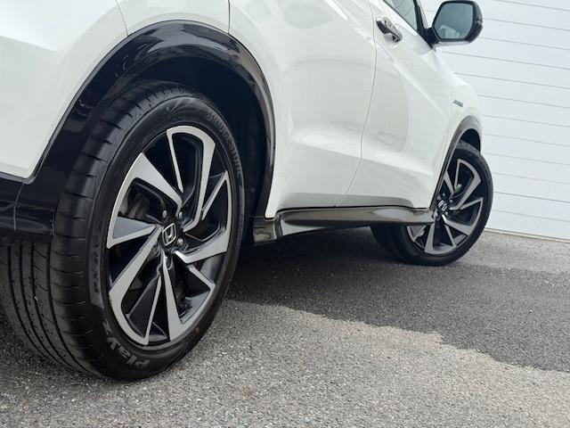 ヴェゼル ハイブリッドＲＳ・ホンダセンシング　雹害現状車　純正ナビ　バックカメラ　ＥＴＣ　シートヒーター　ＨｏｎｄａＳＥＮＳＩＮＧ　ＬＥＤヘッドライト　ＣＤ・ＤＶＤ再生　Ｂｌｕｅｔｏｏｔｈ　ＡＭ／ＦＭ　純正アルミホイール　パドルシフト（46枚目）
