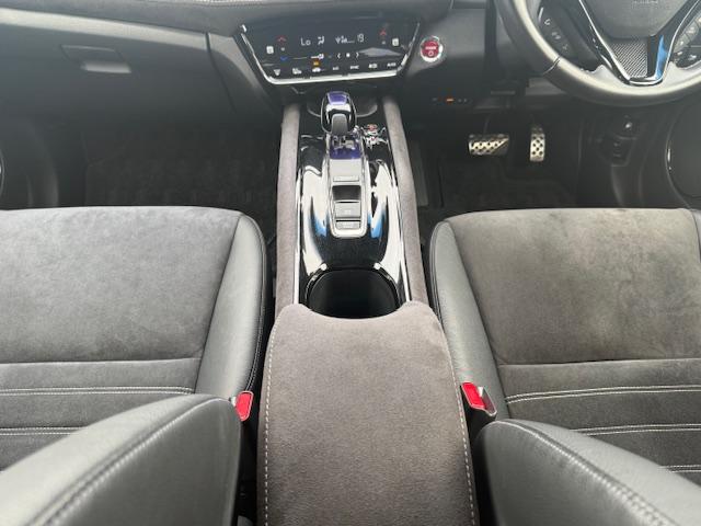 ヴェゼル ハイブリッドＲＳ・ホンダセンシング　雹害現状車　純正ナビ　バックカメラ　ＥＴＣ　シートヒーター　ＨｏｎｄａＳＥＮＳＩＮＧ　ＬＥＤヘッドライト　ＣＤ・ＤＶＤ再生　Ｂｌｕｅｔｏｏｔｈ　ＡＭ／ＦＭ　純正アルミホイール　パドルシフト（67枚目）