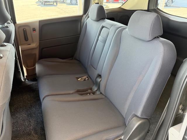 フリード フレックス ジャストセレクション 雹害現状車 片側電動スライドドア ウォークスルー(12枚目)