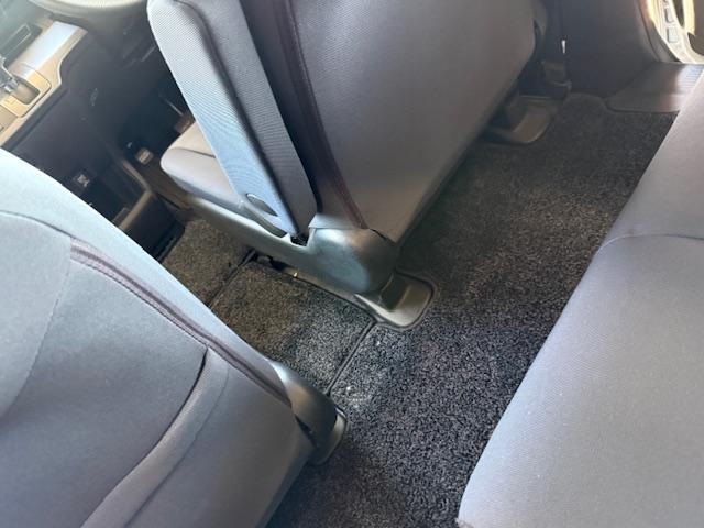 フリード フレックス ジャストセレクション 雹害現状車 片側電動スライドドア ウォークスルー(14枚目)