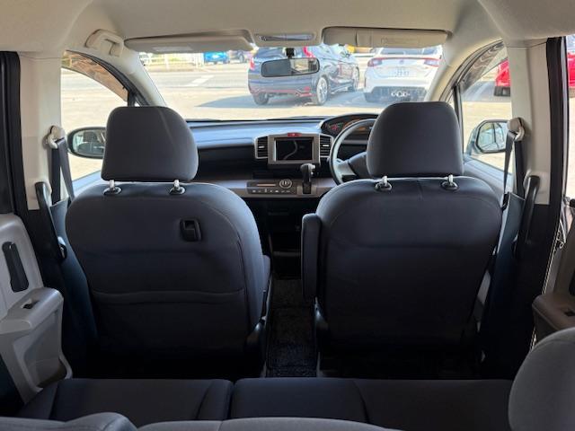 フリード フレックス ジャストセレクション 雹害現状車 片側電動スライドドア ウォークスルー(16枚目)