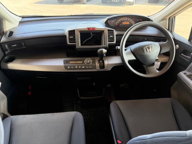 フリード フレックス ジャストセレクション 雹害現状車 片側電動スライドドア ウォークスルー(19枚目)