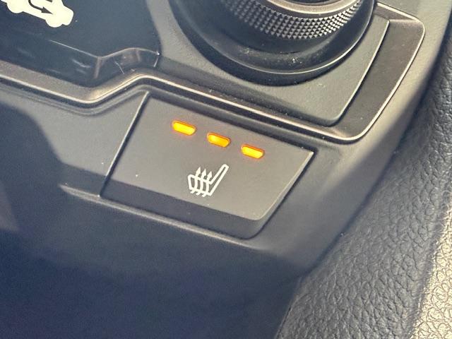 シビック ハッチバック　純正ナビ　バックカメラ　ＥＴＣ　シートヒーター　ＣＤ・ＤＶＤ再生　Ｂｌｕｅｔｏｏｔｈ　ＬＥＤヘッドライト　純正アルミホイール　Ｈｏｎｄａスマートキー　キーレス（12枚目）