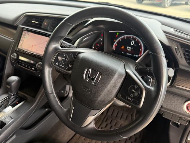 シビック ハッチバック　純正ナビ　バックカメラ　ＥＴＣ　シートヒーター　ＣＤ・ＤＶＤ再生　Ｂｌｕｅｔｏｏｔｈ　ＬＥＤヘッドライト　純正アルミホイール　Ｈｏｎｄａスマートキー　キーレス（14枚目）