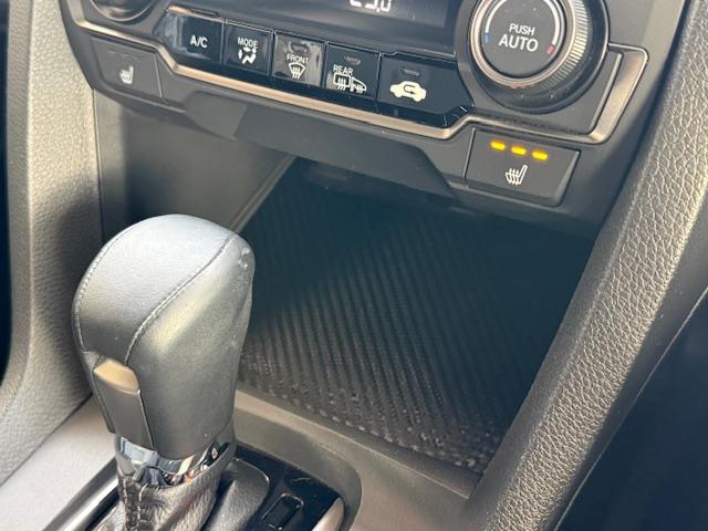 シビック ハッチバック　純正ナビ　バックカメラ　ＥＴＣ　シートヒーター　ＣＤ・ＤＶＤ再生　Ｂｌｕｅｔｏｏｔｈ　ＬＥＤヘッドライト　純正アルミホイール　Ｈｏｎｄａスマートキー　キーレス（21枚目）