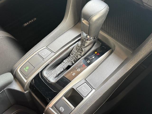 シビック ハッチバック　純正ナビ　バックカメラ　ＥＴＣ　シートヒーター　ＣＤ・ＤＶＤ再生　Ｂｌｕｅｔｏｏｔｈ　ＬＥＤヘッドライト　純正アルミホイール　Ｈｏｎｄａスマートキー　キーレス（22枚目）