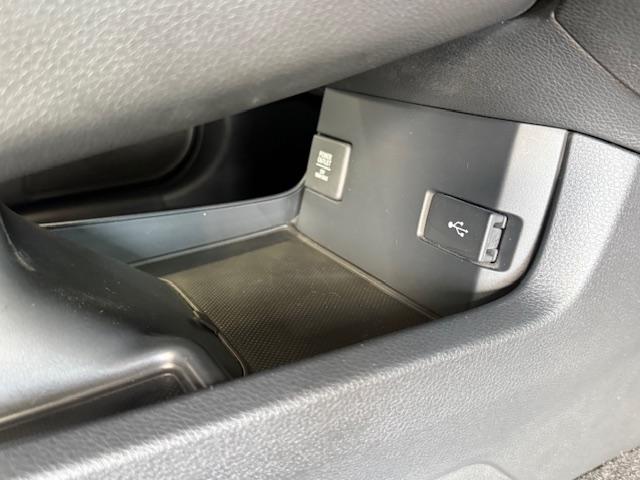 シビック ハッチバック　純正ナビ　バックカメラ　ＥＴＣ　シートヒーター　ＣＤ・ＤＶＤ再生　Ｂｌｕｅｔｏｏｔｈ　ＬＥＤヘッドライト　純正アルミホイール　Ｈｏｎｄａスマートキー　キーレス（23枚目）