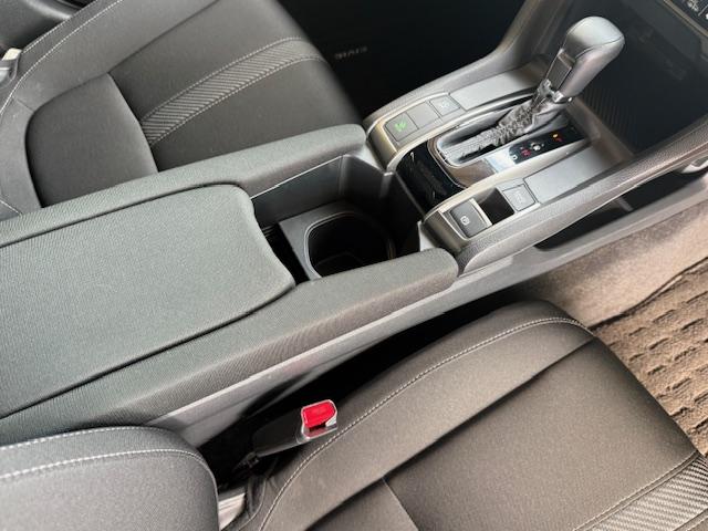 シビック ハッチバック　純正ナビ　バックカメラ　ＥＴＣ　シートヒーター　ＣＤ・ＤＶＤ再生　Ｂｌｕｅｔｏｏｔｈ　ＬＥＤヘッドライト　純正アルミホイール　Ｈｏｎｄａスマートキー　キーレス（25枚目）