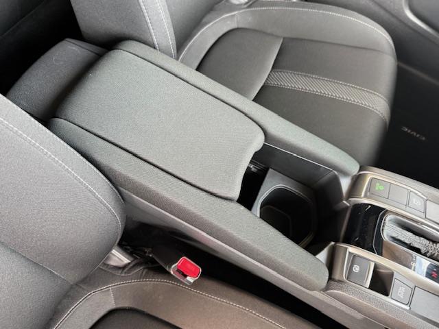 シビック ハッチバック　純正ナビ　バックカメラ　ＥＴＣ　シートヒーター　ＣＤ・ＤＶＤ再生　Ｂｌｕｅｔｏｏｔｈ　ＬＥＤヘッドライト　純正アルミホイール　Ｈｏｎｄａスマートキー　キーレス（32枚目）