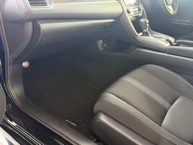 シビック ハッチバック　純正ナビ　バックカメラ　ＥＴＣ　シートヒーター　ＣＤ・ＤＶＤ再生　Ｂｌｕｅｔｏｏｔｈ　ＬＥＤヘッドライト　純正アルミホイール　Ｈｏｎｄａスマートキー　キーレス（35枚目）