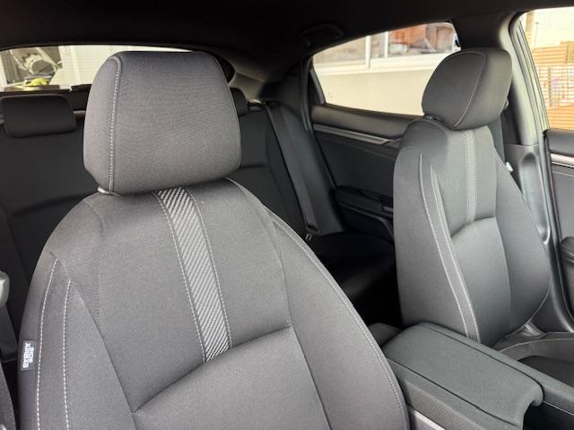 シビック ハッチバック　純正ナビ　バックカメラ　ＥＴＣ　シートヒーター　ＣＤ・ＤＶＤ再生　Ｂｌｕｅｔｏｏｔｈ　ＬＥＤヘッドライト　純正アルミホイール　Ｈｏｎｄａスマートキー　キーレス（36枚目）