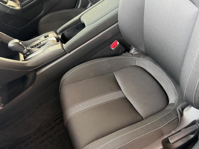 シビック ハッチバック　純正ナビ　バックカメラ　ＥＴＣ　シートヒーター　ＣＤ・ＤＶＤ再生　Ｂｌｕｅｔｏｏｔｈ　ＬＥＤヘッドライト　純正アルミホイール　Ｈｏｎｄａスマートキー　キーレス（39枚目）