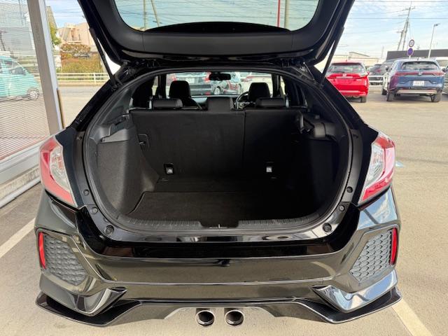 シビック ハッチバック　純正ナビ　バックカメラ　ＥＴＣ　シートヒーター　ＣＤ・ＤＶＤ再生　Ｂｌｕｅｔｏｏｔｈ　ＬＥＤヘッドライト　純正アルミホイール　Ｈｏｎｄａスマートキー　キーレス（63枚目）