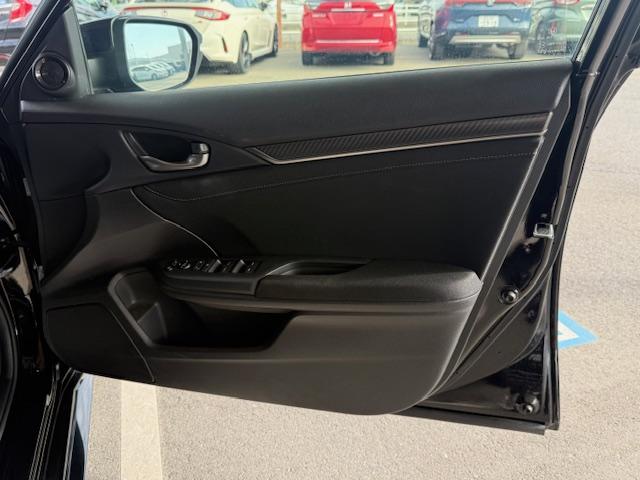 シビック ハッチバック　純正ナビ　バックカメラ　ＥＴＣ　シートヒーター　ＣＤ・ＤＶＤ再生　Ｂｌｕｅｔｏｏｔｈ　ＬＥＤヘッドライト　純正アルミホイール　Ｈｏｎｄａスマートキー　キーレス（67枚目）