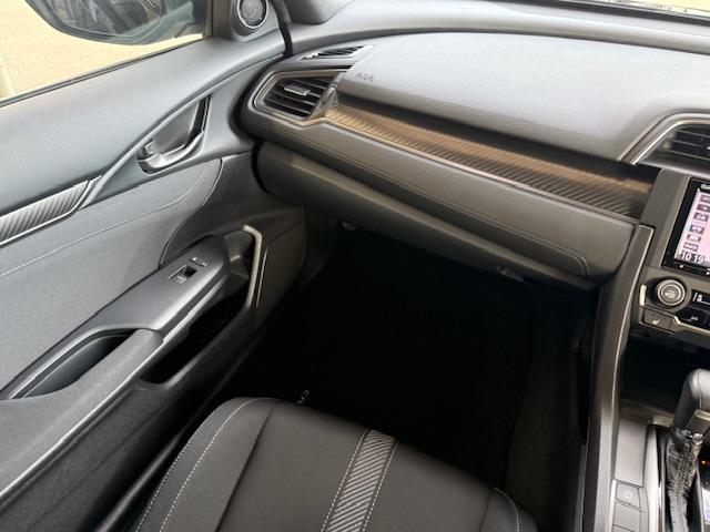 シビック ハッチバック　純正ナビ　バックカメラ　ＥＴＣ　シートヒーター　ＣＤ・ＤＶＤ再生　Ｂｌｕｅｔｏｏｔｈ　ＬＥＤヘッドライト　純正アルミホイール　Ｈｏｎｄａスマートキー　キーレス（69枚目）