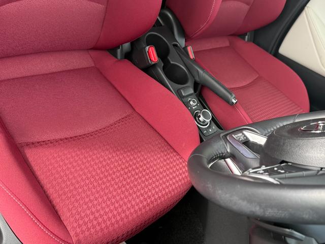 こちら以外にも人気の車種をご用意しております。まだおクルマが決まっていないお客様にライフスタイルに合った一台をご紹介致します。スタッフ一同ご来店を心よりお待ちしております。