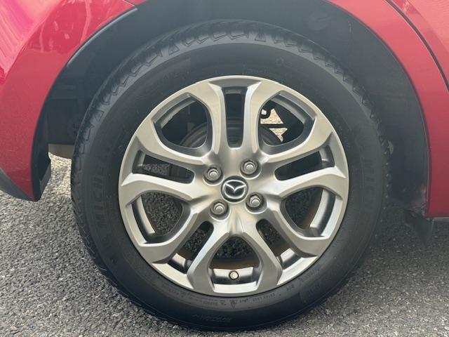 外観にマッチした純正アルミホイールを装着しております。その他お好きなタイヤへの履き替えやスタッドレスタイヤのご相談も当店にお任せくださいませ。