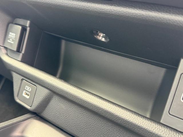 ＷＲ－Ｖ Ｚ　登録済み未使用車　いまコレ＋　新品ディスプレイオーディオ　新品マットレス　バックカメラ　ＨｏｎｄａＳＥＮＳＩＮＧ　ＨｏｎｄａＣＯＮＮＥＣＴ　ＬＥＤヘッドライト　純正アルミホイール　Ｂｌｕｅｔｏｏｔｈ（33枚目）