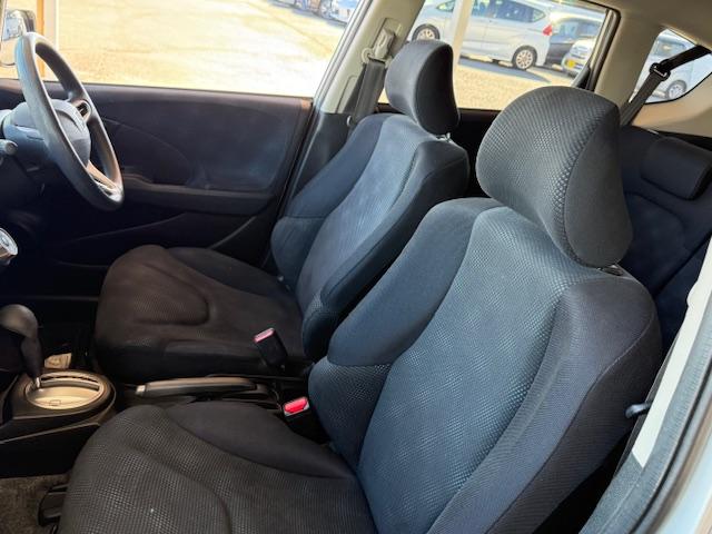 フィット 13G 純正ナビ CD・DVD再生 AM/FM(11枚目)