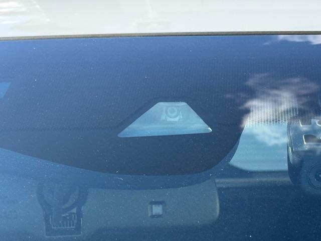 ヴェゼル ハイブリッドZ・ホンダセンシング 純正ナビ バックカメラ ETC ドライブレコーダー前後 シートヒーター 衝突軽減ブレーキ HondaSENSING CD・DVD再生 Bluetooth AM/FM LEDヘッドライト 純正AW(13枚目)