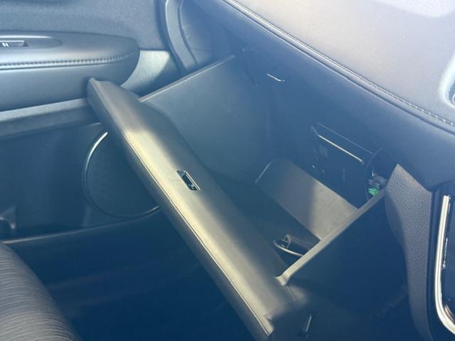 ヴェゼル ハイブリッドZ・ホンダセンシング 純正ナビ バックカメラ ETC ドライブレコーダー前後 シートヒーター 衝突軽減ブレーキ HondaSENSING CD・DVD再生 Bluetooth AM/FM LEDヘッドライト 純正AW(29枚目)