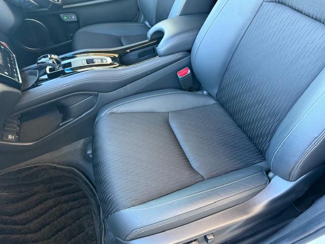 ヴェゼル ハイブリッドZ・ホンダセンシング 純正ナビ バックカメラ ETC ドライブレコーダー前後 シートヒーター 衝突軽減ブレーキ HondaSENSING CD・DVD再生 Bluetooth AM/FM LEDヘッドライト 純正AW(42枚目)