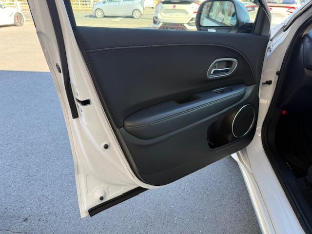 ヴェゼル ハイブリッドZ・ホンダセンシング 純正ナビ バックカメラ ETC ドライブレコーダー前後 シートヒーター 衝突軽減ブレーキ HondaSENSING CD・DVD再生 Bluetooth AM/FM LEDヘッドライト 純正AW(71枚目)