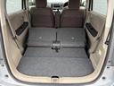 後部座席を倒してフラットにすることで荷物の積載量を増やせるだけでなくオートキャンプでの車中泊など使い方は無限大です。