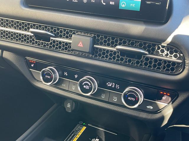 ＺＲ－Ｖ ｅ：ＨＥＶＺ　純正ナビ・ＴＶ・Ｂカメラ・Ｂｌｕｅｔｏｏｔｈ接続機能　マルチビューカメラ　ＥＴＣ２．０　運転席・助手席シートヒーター　ワイヤレス充電器　ステアリングヒーター　パドルシフト　パワーテールゲート（3枚目）
