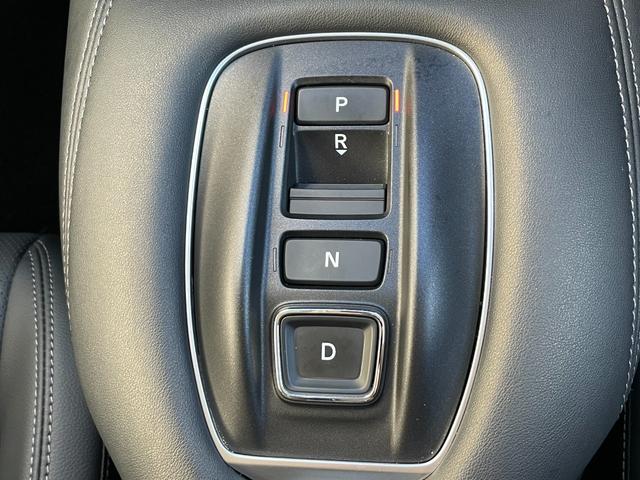 ＺＲ－Ｖ ｅ：ＨＥＶＺ　純正ナビ・ＴＶ・Ｂカメラ・Ｂｌｕｅｔｏｏｔｈ接続機能　マルチビューカメラ　ＥＴＣ２．０　運転席・助手席シートヒーター　ワイヤレス充電器　ステアリングヒーター　パドルシフト　パワーテールゲート（11枚目）