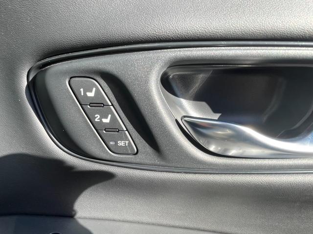 ＺＲ－Ｖ ｅ：ＨＥＶＺ　純正ナビ・ＴＶ・Ｂカメラ・Ｂｌｕｅｔｏｏｔｈ接続機能　マルチビューカメラ　ＥＴＣ２．０　運転席・助手席シートヒーター　ワイヤレス充電器　ステアリングヒーター　パドルシフト　パワーテールゲート（14枚目）