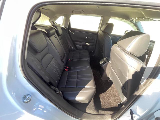 ＺＲ－Ｖ ｅ：ＨＥＶＺ　純正ナビ・ＴＶ・Ｂカメラ・Ｂｌｕｅｔｏｏｔｈ接続機能　マルチビューカメラ　ＥＴＣ２．０　運転席・助手席シートヒーター　ワイヤレス充電器　ステアリングヒーター　パドルシフト　パワーテールゲート（16枚目）