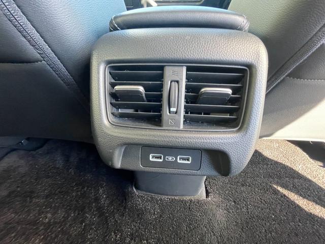 ＺＲ－Ｖ ｅ：ＨＥＶＺ　純正ナビ・ＴＶ・Ｂカメラ・Ｂｌｕｅｔｏｏｔｈ接続機能　マルチビューカメラ　ＥＴＣ２．０　運転席・助手席シートヒーター　ワイヤレス充電器　ステアリングヒーター　パドルシフト　パワーテールゲート（17枚目）