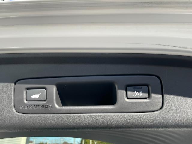 ＺＲ－Ｖ ｅ：ＨＥＶＺ　純正ナビ・ＴＶ・Ｂカメラ・Ｂｌｕｅｔｏｏｔｈ接続機能　マルチビューカメラ　ＥＴＣ２．０　運転席・助手席シートヒーター　ワイヤレス充電器　ステアリングヒーター　パドルシフト　パワーテールゲート（19枚目）