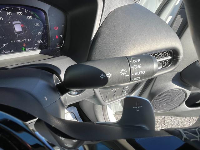 ＺＲ－Ｖ ｅ：ＨＥＶＺ　純正ナビ・ＴＶ・Ｂカメラ・Ｂｌｕｅｔｏｏｔｈ接続機能　マルチビューカメラ　ＥＴＣ２．０　運転席・助手席シートヒーター　ワイヤレス充電器　ステアリングヒーター　パドルシフト　パワーテールゲート（29枚目）