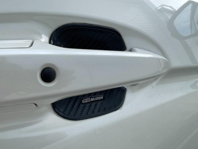 フィット ＲＳホンダセンシング　無限ドアハンドルプロテクションカバー　無限ドアバイザー　オートリトラミラー　ＥＴＣ　純正ナビ　Ｂカメ　フルセグ　ＬＥＤヘッドライト　クルーズコントロール　アイドリングストップ（3枚目）
