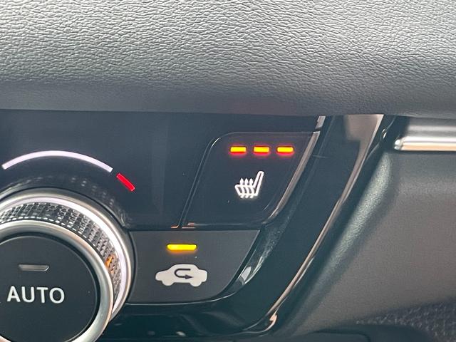 ヴェゼル ｅ：ＨＥＶＺ　ブラインドスポットインフォメーション　ステアリングヒーター　前席シートヒーター　ホンダセンシング　ホンダコネクト　クルーズコントロール　ＥＴＣ　純正ナビ　Ｂカメ　ワイヤレス充電器（3枚目）
