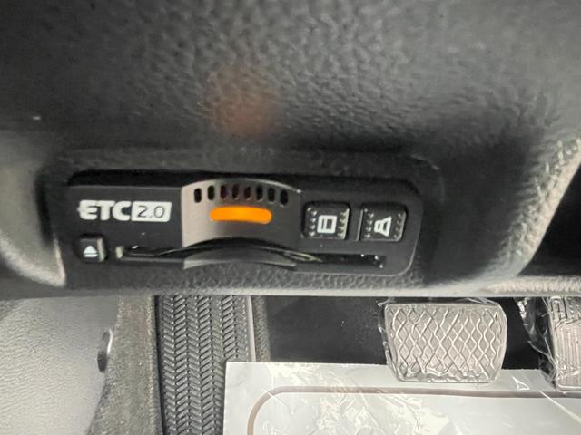 ヴェゼル ｅ：ＨＥＶＺ　ブラインドスポットインフォメーション　ステアリングヒーター　前席シートヒーター　ホンダセンシング　ホンダコネクト　クルーズコントロール　ＥＴＣ　純正ナビ　Ｂカメ　ワイヤレス充電器（13枚目）