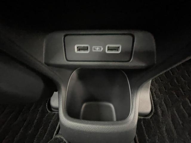 ヴェゼル ｅ：ＨＥＶＺ　ブラインドスポットインフォメーション　ステアリングヒーター　前席シートヒーター　ホンダセンシング　ホンダコネクト　クルーズコントロール　ＥＴＣ　純正ナビ　Ｂカメ　ワイヤレス充電器（20枚目）