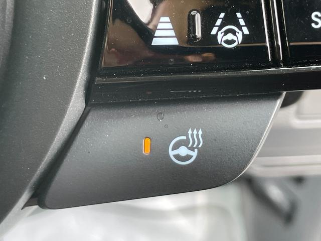 ヴェゼル ｅ：ＨＥＶＺ　ホンダコネクト　ホンダセンシング　ステアリングヒーター　前席シートヒーター　ＥＴＣ　クルーズコントロール　ハンズフリーアクセスパワーテールゲート（予約クローズ機能付）　ブラインドスポットインフォメーシ（3枚目）