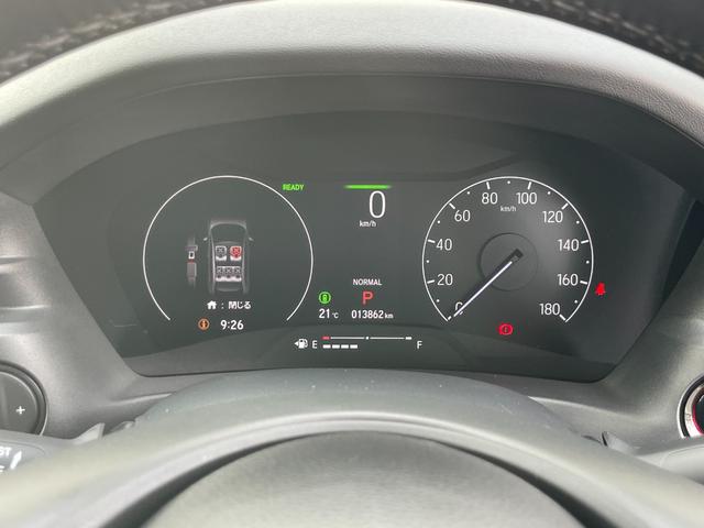 ヴェゼル ｅ：ＨＥＶＺ　ホンダコネクト　ホンダセンシング　ステアリングヒーター　前席シートヒーター　ＥＴＣ　クルーズコントロール　ハンズフリーアクセスパワーテールゲート（予約クローズ機能付）　ブラインドスポットインフォメーシ（32枚目）