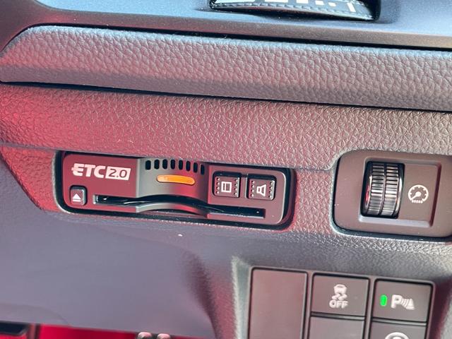 シビック タイプＲ　前後ドラレコ　ＥＴＣ　６速ＭＴ　純正ナビ　Ｂカメ　ホンダセンシング　ホンダコネクト　クルーズコントロール　ＬＥＤヘッドライト　ブラインドスポットインフォメーション（3枚目）