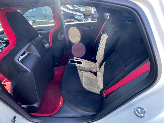 シビック タイプＲ　前後ドラレコ　ＥＴＣ　６速ＭＴ　純正ナビ　Ｂカメ　ホンダセンシング　ホンダコネクト　クルーズコントロール　ＬＥＤヘッドライト　ブラインドスポットインフォメーション（28枚目）