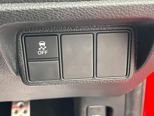 シビック タイプR 前後ドラレコ ETC 6速MT クルーズコントロール LEDヘッドライト VSA スマートキー 純正ナビ Bカメ 本革巻ステアリングホイール 大型リアスポイラー(28枚目)