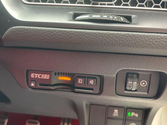 シビック タイプR ホンダセンシング ホンダコネクト 6速MT ETC クルーズコントロール LEDヘッドライト ブラインドスポットインフォメーション 純正ナビ Bカメ(4枚目)